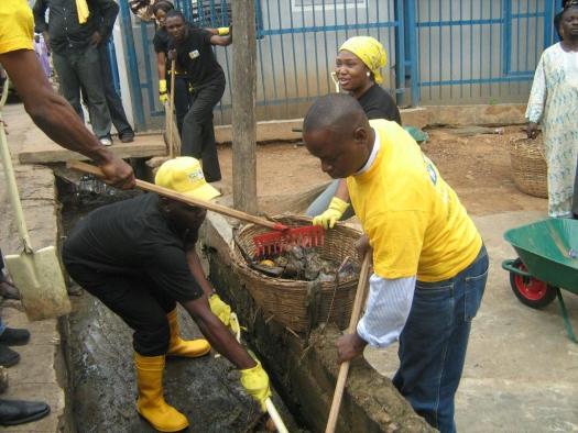 ibadan-day-16-ojee-market-drainage-clearing